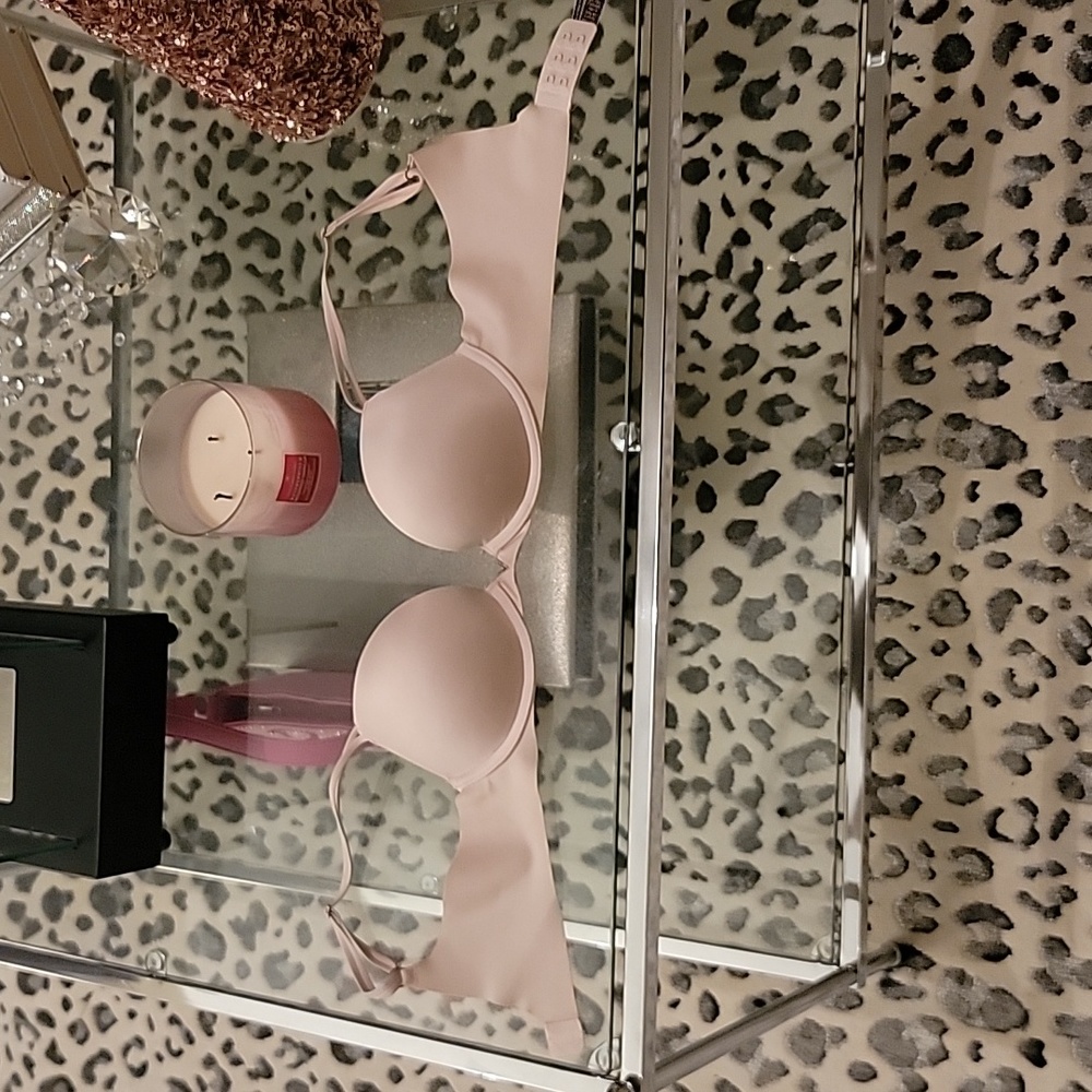 Victoria Secret push-up bra. Pink. 32B